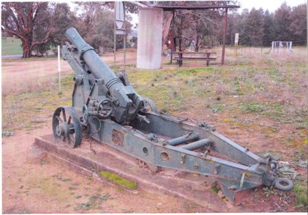 QF 25 Pounder Short (Australia) Mark I on Carriage Light (Australia) Mark